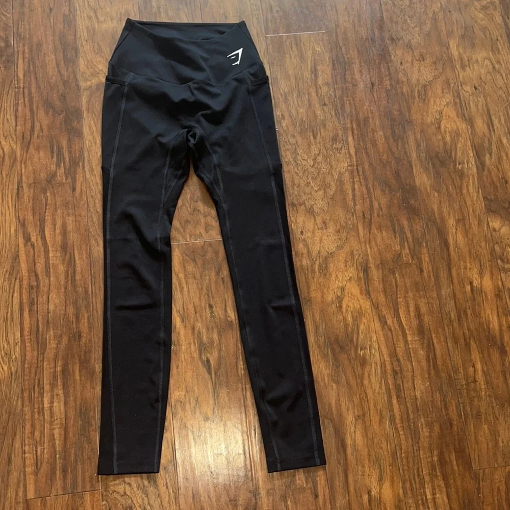Cute black Gymshark leggings! - Picture 1 of 5